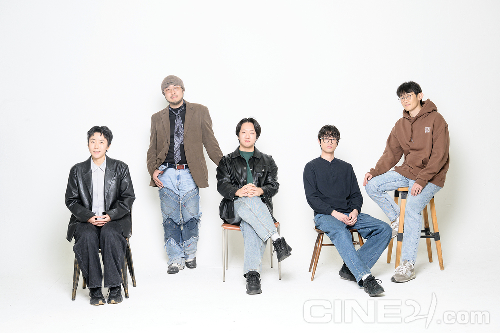 [인터뷰] 누구를 위한 복잡함일까? - 사진작가, 소설가, 뮤지션, 평론가... - 뉴스 썸네일 이미지